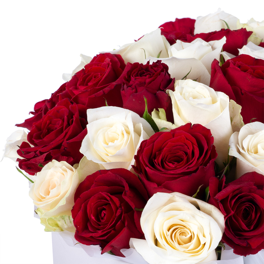 35 разноцветных роз в белой шляпной коробке