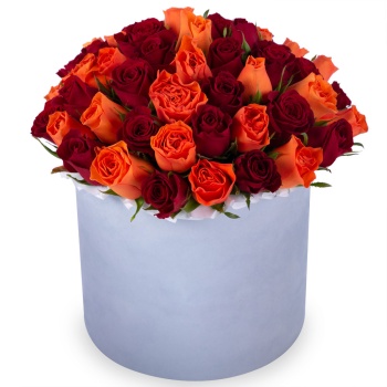 51 разноцветная роза в серой бархатной шляпной коробке