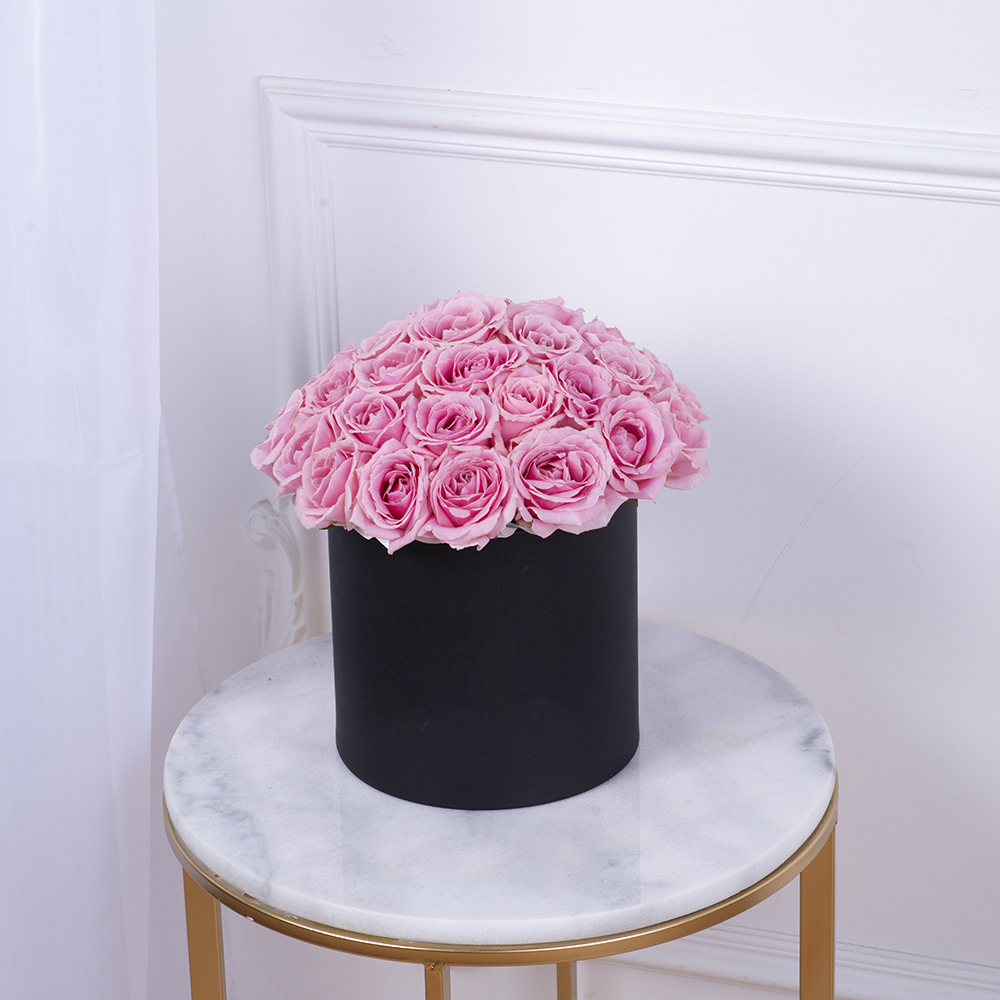Букет из 35 розовых роз premium в черной шляпной коробке