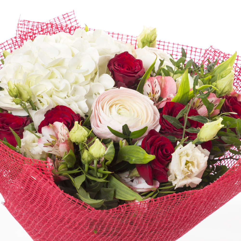 Букет с ранункулюсом, розой и гортензией