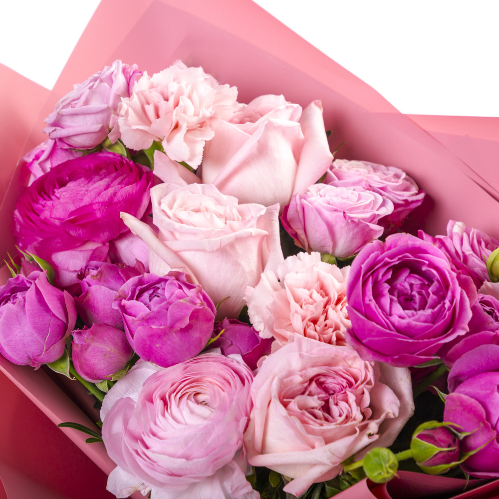 Букет из ранункулюсов и роз