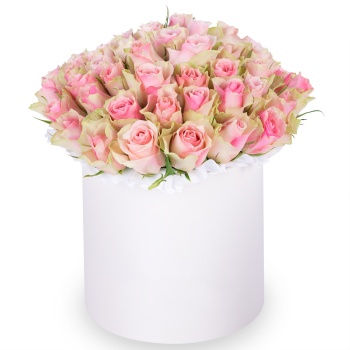 Букет из 75 бело-розовых роз в кремовой шляпной коробке