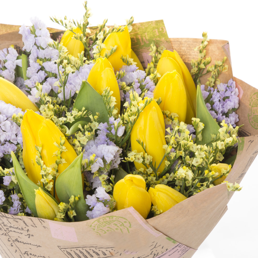 Букет с тюльпанами и лимониумом