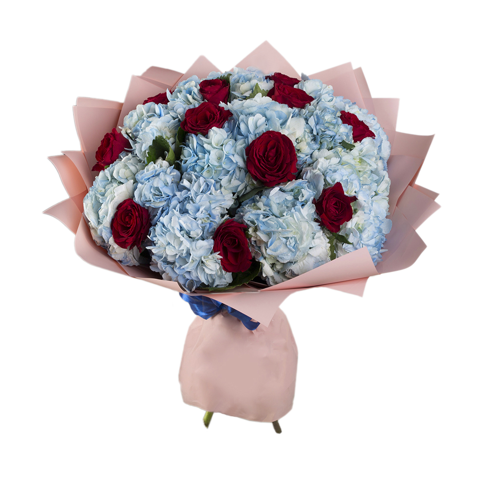 Букет из роз и гортензий