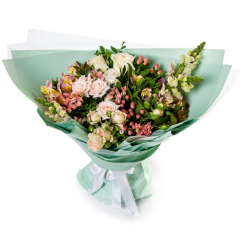Букет из роз, альстромерий и гиперикума