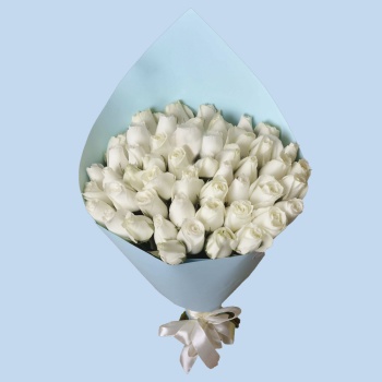 Букет из 51 белой розы в крафте