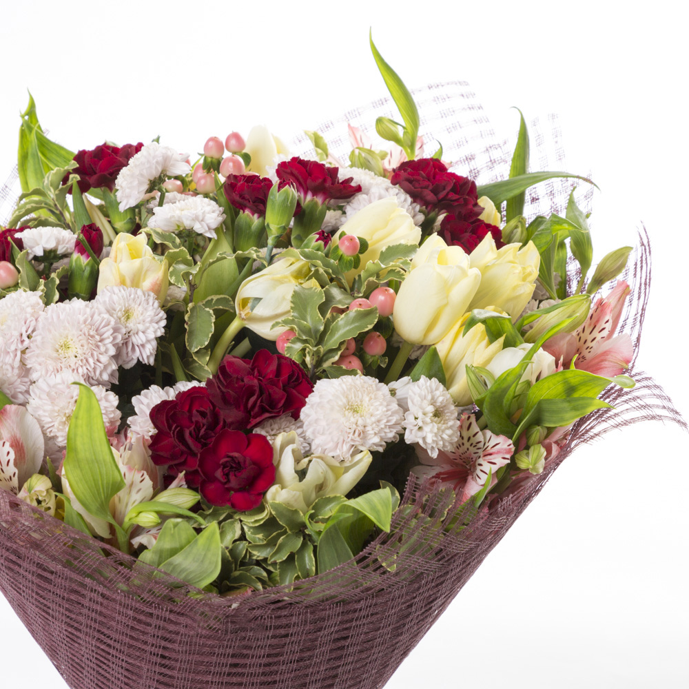 Букет из роз, тюльпанов и альстромерий