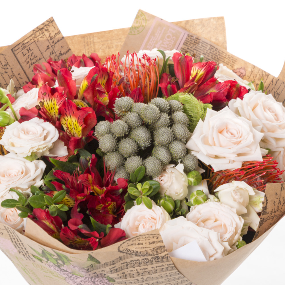 Букет из кустовых роз, брунии и альстромерии