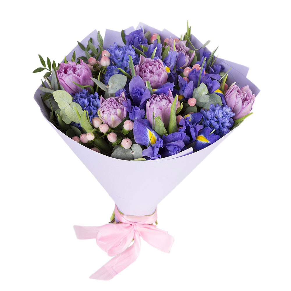 Букет из тюльпанов, ириса и гиперикума