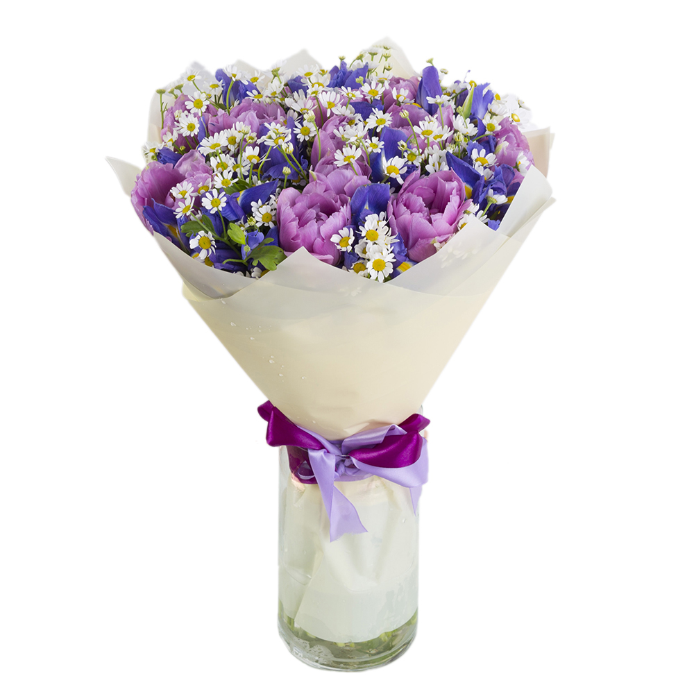 Букет из ирисов и тюльпанов