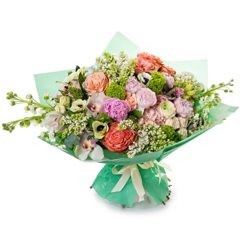 Букет с пионами и маттиолой