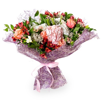 Букет с гортензией, пионовидной розой и альстромерией