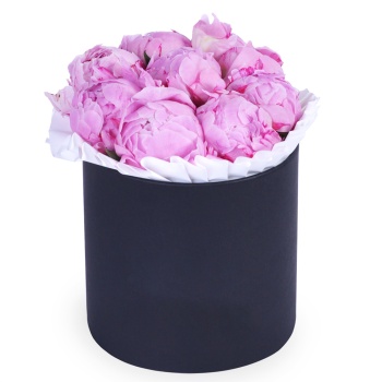 Букет из 9 розовых пионов в черной шляпной коробке