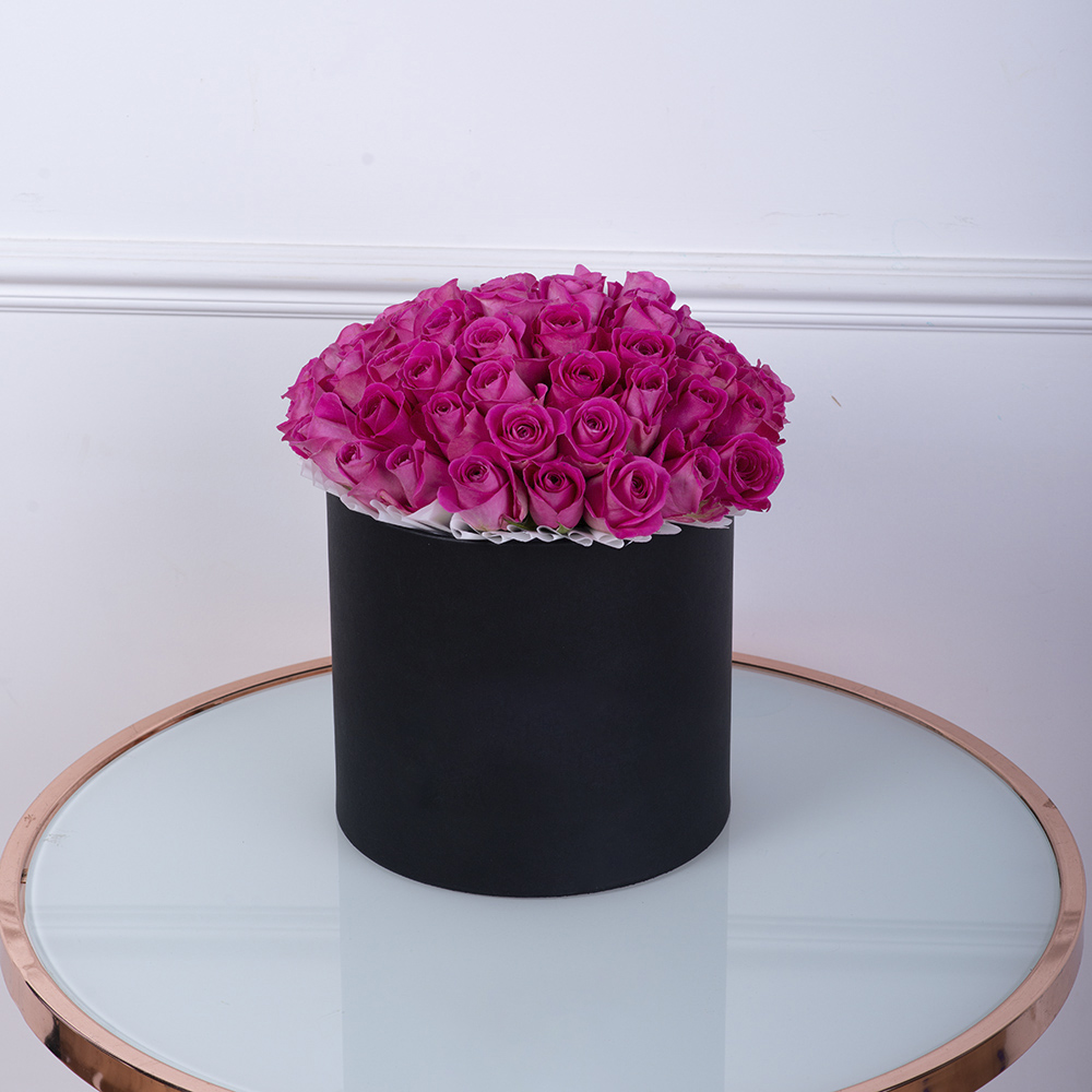 Букет из 51 розовой розы в черной шляпной коробке