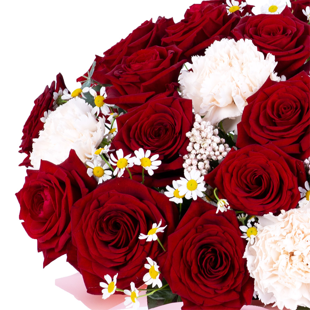 Шляпная коробка из роз и гвоздик