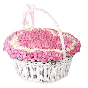 501 Розовая и белая роза в корзине