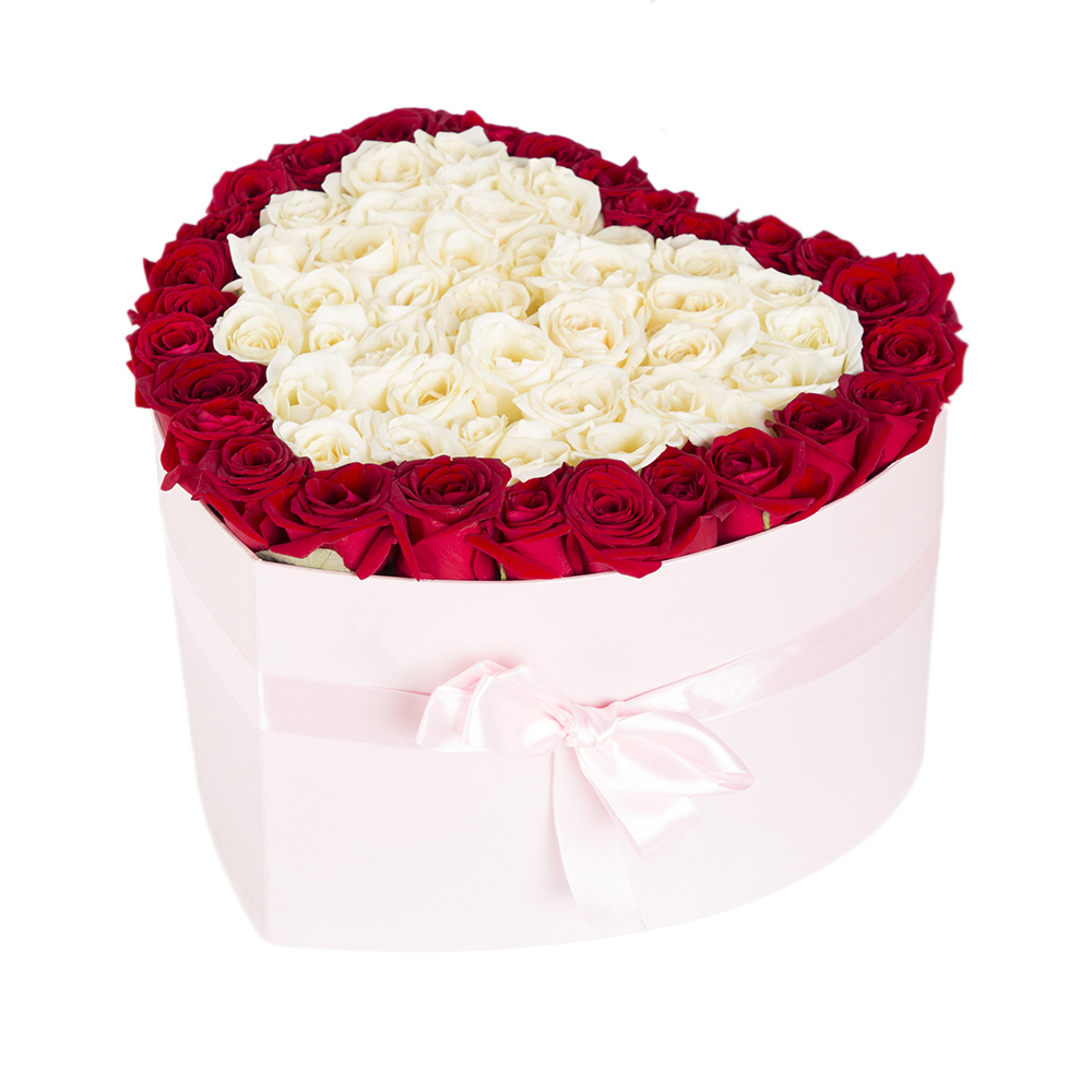 51 красная и белая роза в коробке в форме сердца