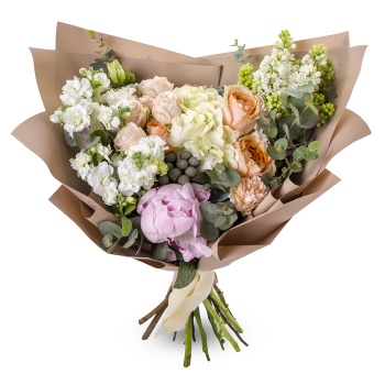 Букет с розами и брунией