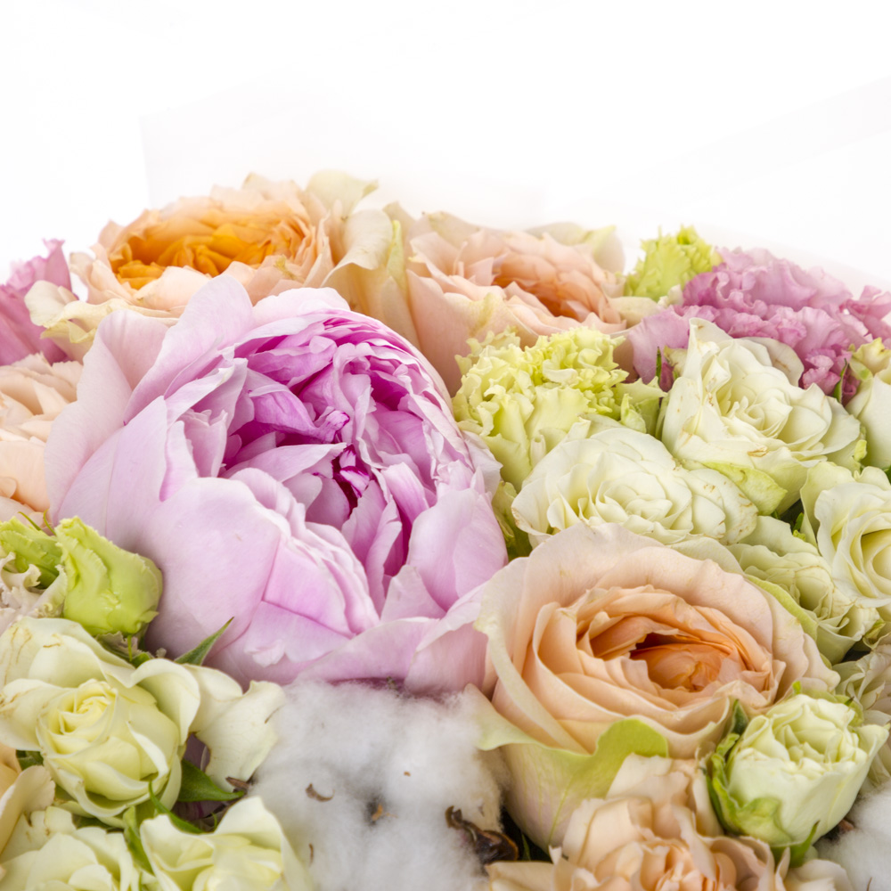 Букет с хлопком и пионовидной розой