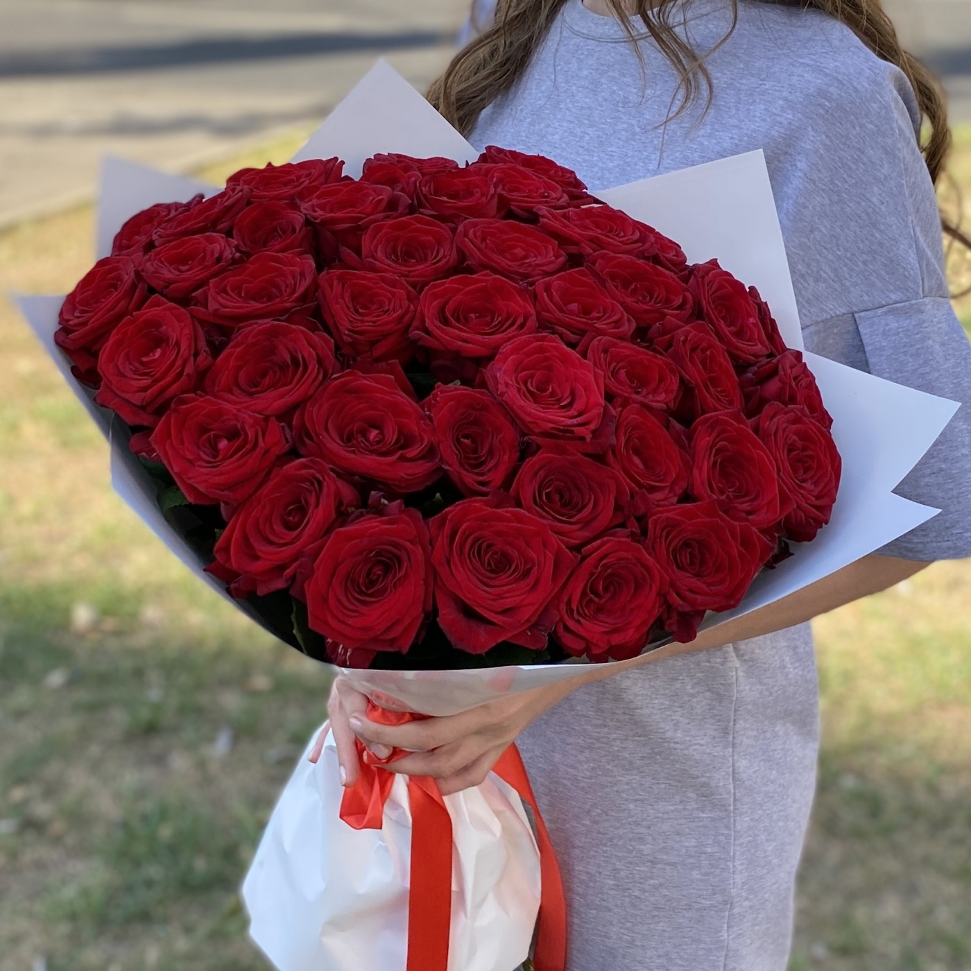 35 красных роз 50 см