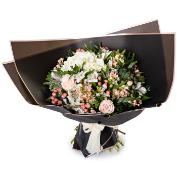 Букет из гортензии, розы и маттиолы