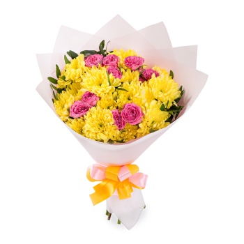 Букет из роз и хризантем в пленке