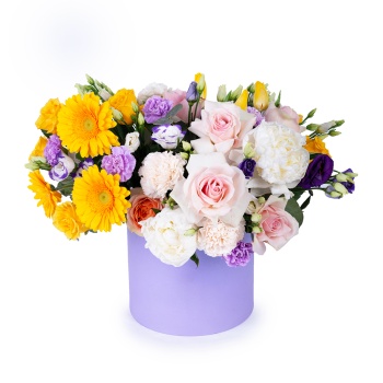 Букет в шляпной коробке из роз, гербер и хризантем