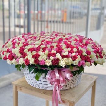 Шикарная корзина из 1001 розы