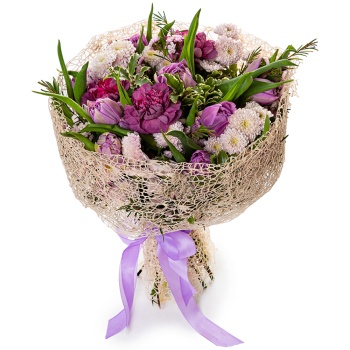 Букет из гвоздик, тюльпанов и питоспорума