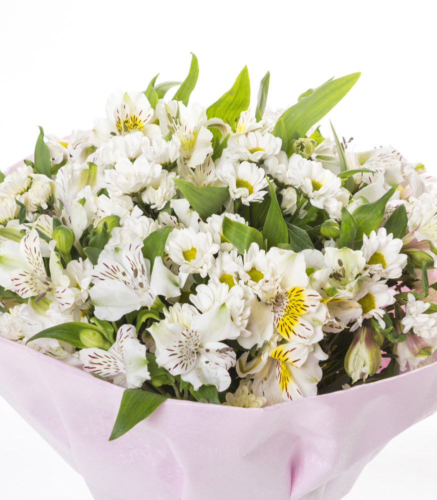 Букет из белых альстромерий